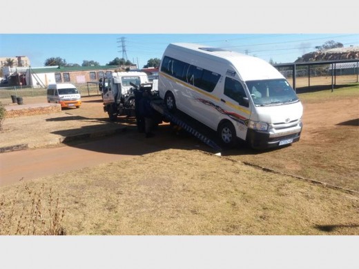 The taxi is taken to the Metro Police pound. (Photo: Supplied)