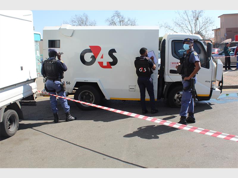 G4S CIT Van Targeted By Robbers At Pick N Pay Witpoortjie Roodepoort 